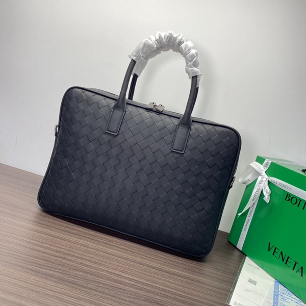 ボッテガヴェネタバッグ正面デザイン